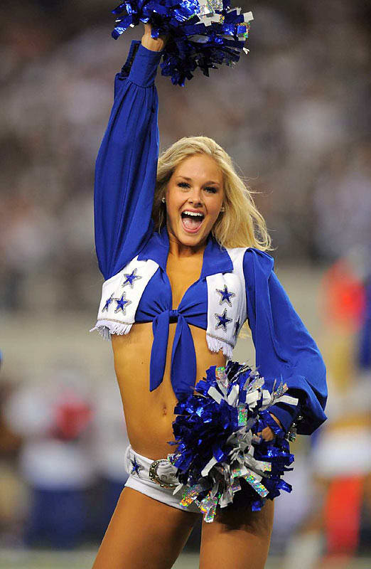 NFL Cheerleaders: Week 17 - Sports Illustrated