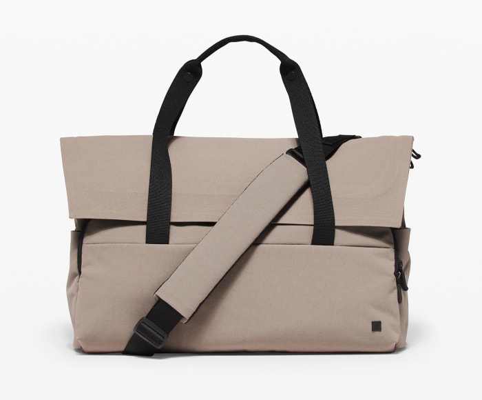 lululemon early embark duffel