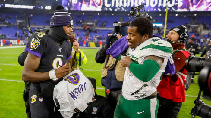 Lamar Jackson signs autographs for Jets players after Ravens win ...