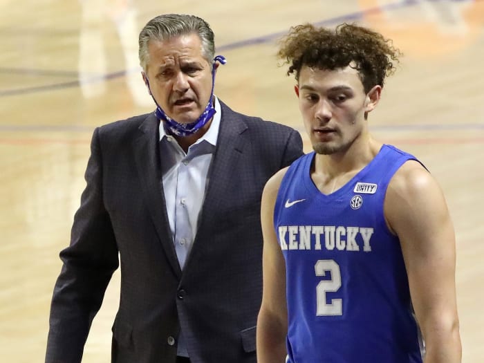 Kentucky head coach John Calipari talks to point guard Devin Askew (2) as he walks off the field during an SEC basketball game against Florida held at Exactech Arena in Gainesville, Fla. January 9, 2021.