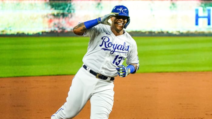 Salvador Perez Contract: Royals Sign Catcher To Four-year Extension ...