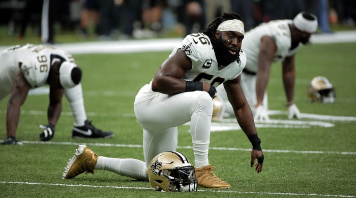 demario-davis-new-orleans-saints-stretching