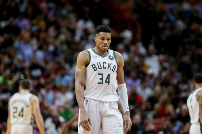 Check Out The Photo Giannis Antetokounmpo Tweeted After The Bucks Beat ...