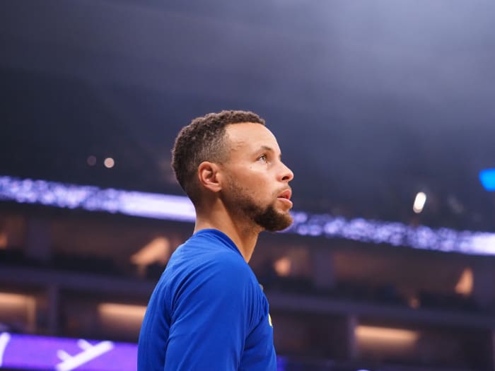 Viral Highlight Steph Curry Pointed At A Fan Before He Made This Shot In The Warriors Win Over