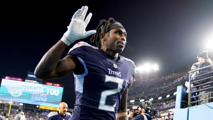 Julio Jones waves goodbye as the Tennessee Titans lose in the Playoffs