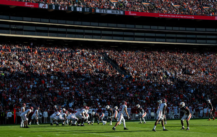 Alabama Crimson Tide face off against the Auburn Tigers during the Iron Bowl at Jordan-Hare Stadium in Auburn, Ala., on Saturday, Nov. 27, 2021. Auburn Tigers leads Alabama Crimson Tide 7-0 at halftime.