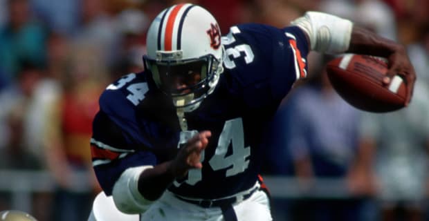 College football legend Bo Jackson helps pay for Uvalde victims ...