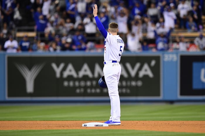 Dodgers: Watch Freddie Freeman Get A Standing Ovation In His Dodger ...