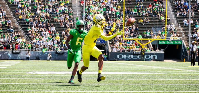 Oregon Ducks wide receiver Dont'e Thornton hauls in a touchdown pass during the 2022 spring football game.