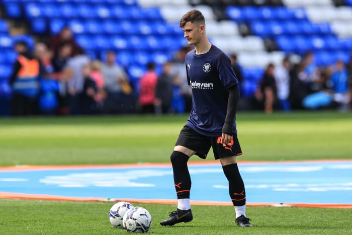 El delantero del Blackpool Jake Daniels fotografiado en mayo de 2022