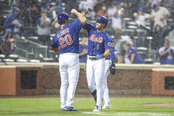 28. Mai 2022;  New York City, New York, Usa;  Der Zweite Basisspieler Der New York Mets, Jeff Mcneil (1), Wird Vom Ersten Basisspieler Pete Alonso (20) Begrüßt, Nachdem Er Im Vierten Inning Im Citi Field Einen Dreilaufenden Homerun Gegen Die Philadelphia Phillies Geschlagen Hat.  Obligatorischer Kredit: Wendell Cruz-Usa Today Sports