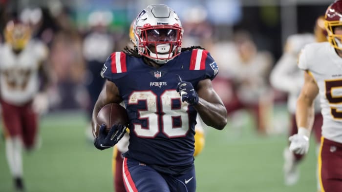 WATCH: Rhamondre Stevenson TD Run Gives New England Patriots Lead Vs ...