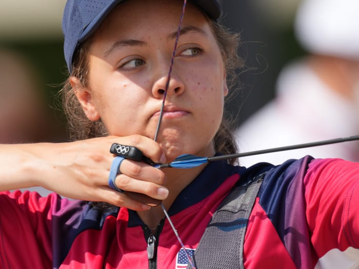 Jennifer Mosino Fernandez (EE. UU.) Compite en la ronda de clasificación de tiro durante los Juegos Olímpicos de verano de Tokio 2020 en el estadio de tiro de Yumenoshima.