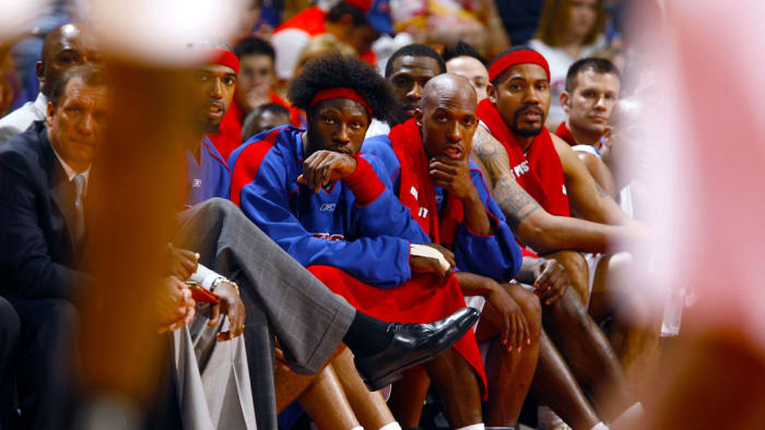 ben-wallace-pistons-bench