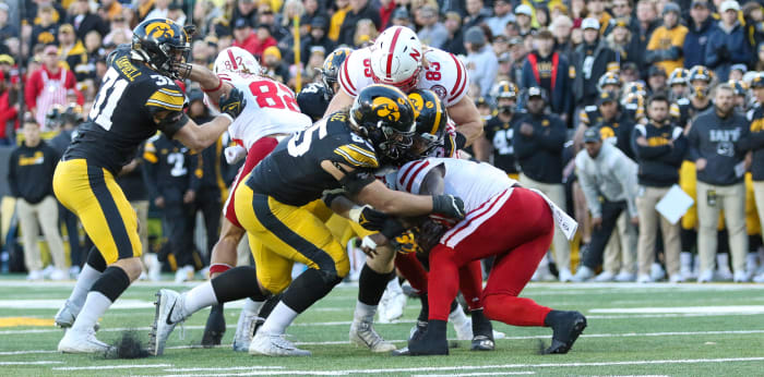 Iowa Football Position Preview: DL - Sports Illustrated Iowa Hawkeyes ...