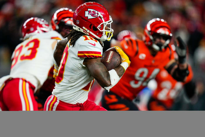 Dec 4, 2022; Cincinnati, Ohio, USA; Kansas City Chiefs running back Isiah Pacheco (10) breaks away to the outside in the fourth quarter of a Week 13 NFL game at Paycor Stadium. Mandatory Credit:Sam Greene-USA TODAY Sports