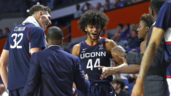 UConn's Andre Jackson Jr. smiles with his teammates