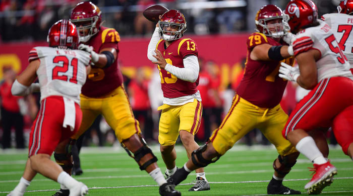 USC QB Caleb Williams throws a pass against Utah