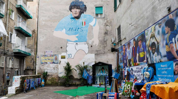 Mural en Nápoles Diego Maradona.