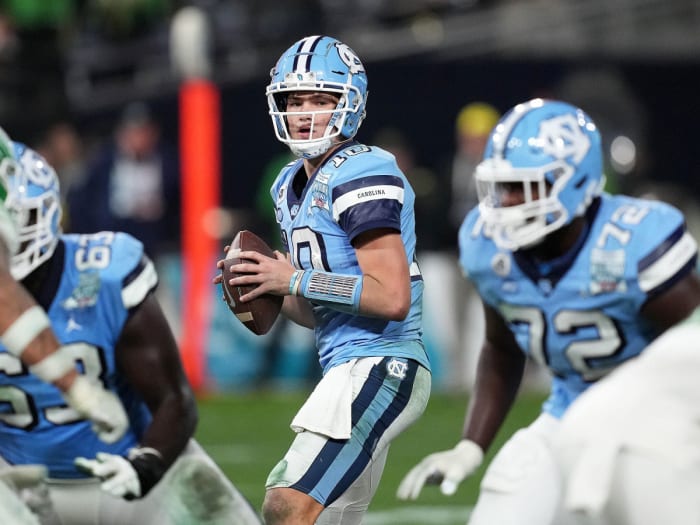 UNC QB Drake Maye surveys the field