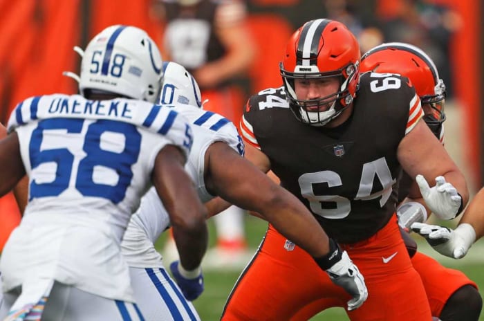 Browns center JC Tretter (64) blocks for Baker Mayfield during the first quarter against the Indianapolis Colts, Sunday, Oct. 11, 2020, in Cleveland, Ohio. [Jeff Lange/Beacon Journal] BrownsTretter