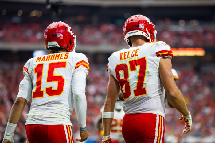 Patrick Mahomes and Travis Kelce's roles as leaders, teachers for ...