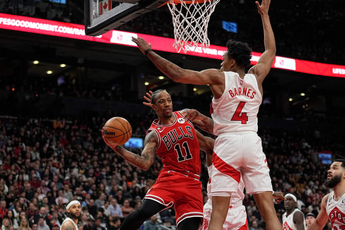 DeMar DeRozan, Zach LaVine prepare to take on Toronto Raptors ...