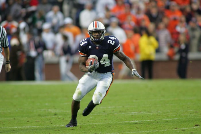 November 13, 2004 Auburn, AL USA Auburn Tigers Running back #24 Carnell Williams rushes the ball against the Georgia Bulldogs. The Tigers beat the Georgia Bulldogs 24-6 at Jordan-Hare Stadium, Auburn Al. Mandatory Credit: Dale Zanine-USA TODAY Sports Copyright (c) 2004 Dale Zanine