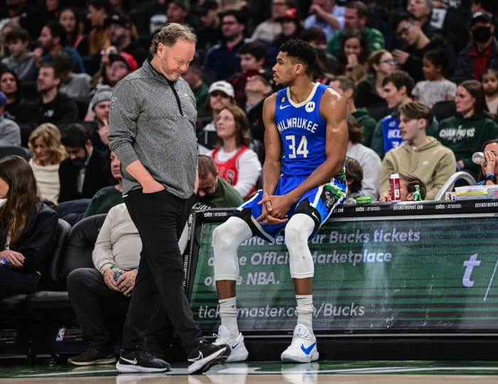 Bucks Coach Mike Budenholzer Speaks On Giannis Antetokounmpo's Injury ...