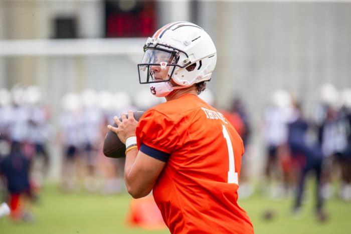 Payton Thorne at Auburn football practice