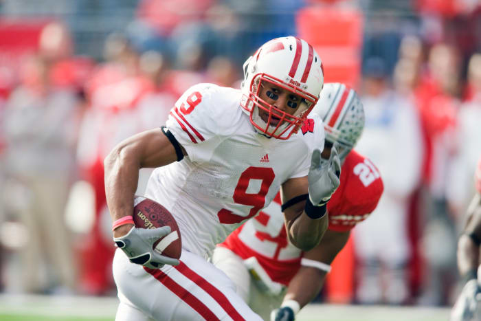 Former Wisconsin tight end Travis Beckum running with the ball against Ohio State (Credit: UW Athletics)