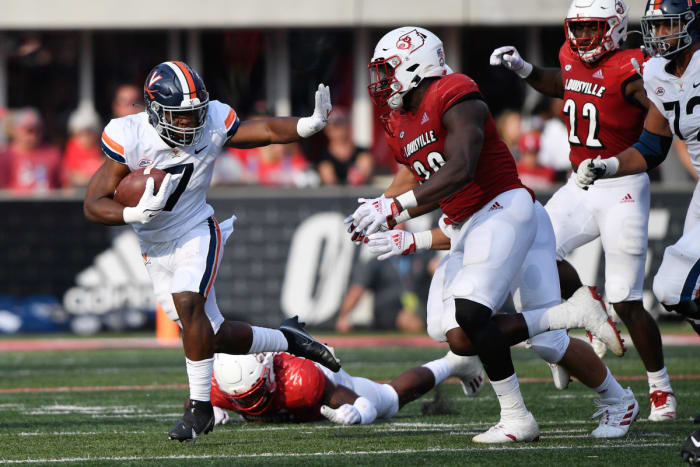 Virginia Cavaliers running back Mike Hollins (7) runs the ball against the Louisville Cardinals during the second half at Cardinal Stadium. Virginia defeated Louisville 34-33.