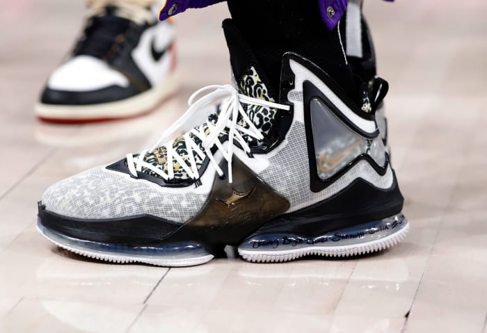 lebron james shoes tonight