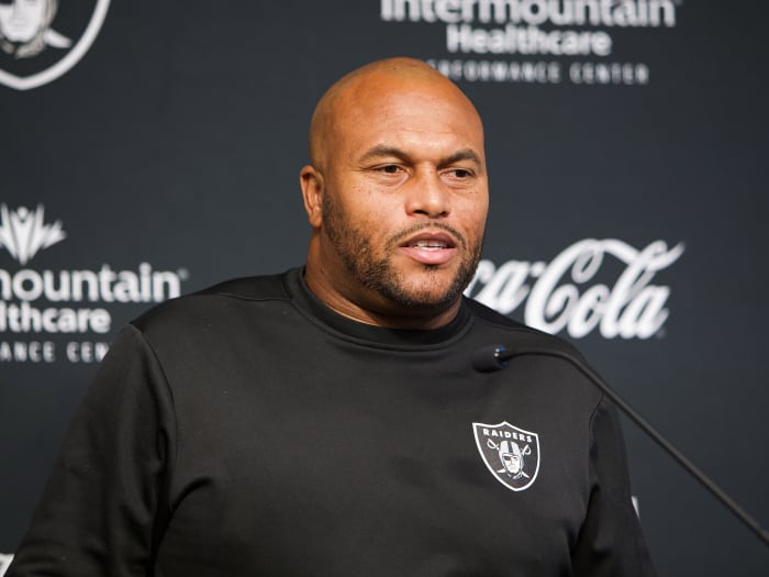 Las Vegas Raiders' Coach Antonio Pierce's Final Presser Los Angeles ...