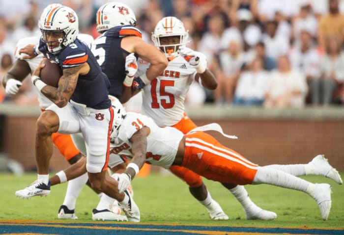 Auburn Tigers quarterback Robby Ashford (9) runs the ball as Auburn Tigers take on Mercer Bears at Jordan-Hare Stadium in Auburn, Ala., on Saturday, Sept. 3, 2022.