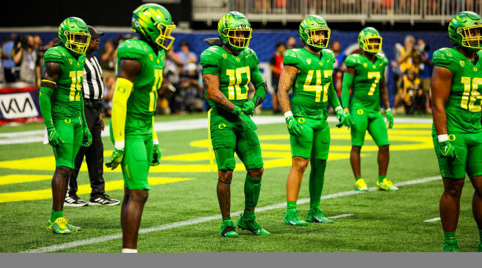 Oregon Football: Ranking the 2022 Oregon Ducks Football Uniforms ...