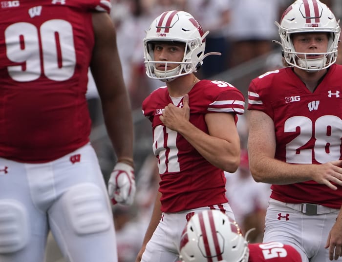 Wisconsin kicker Vito Calvaruso walking back to the sideline after missing a kick versus Washington State.