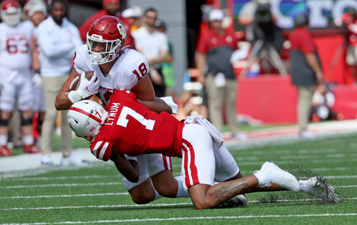 Tamon Lynum tackles Kaden Helms 2022 Nebraska vs Oklahoma football USATSI_19064081