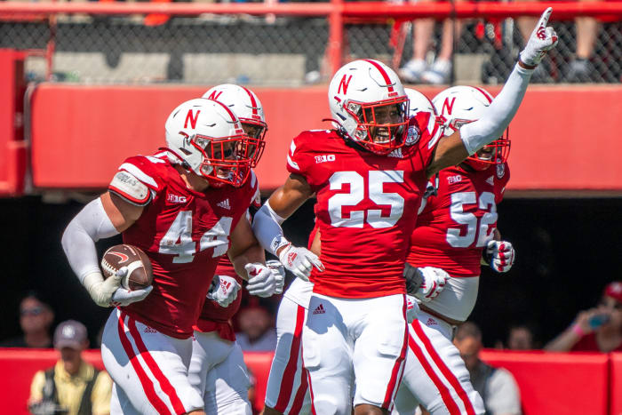 Garrett Nelson fumble recovery 2022 Nebraska vs Oklahoma football USATSI_19064017