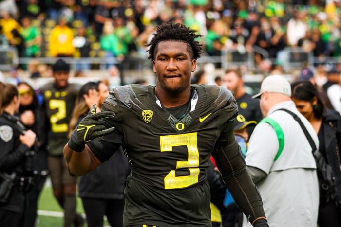 Oregon Ducks Defensive Lineman Brandon Dorlus Announces Return for 2023 ...