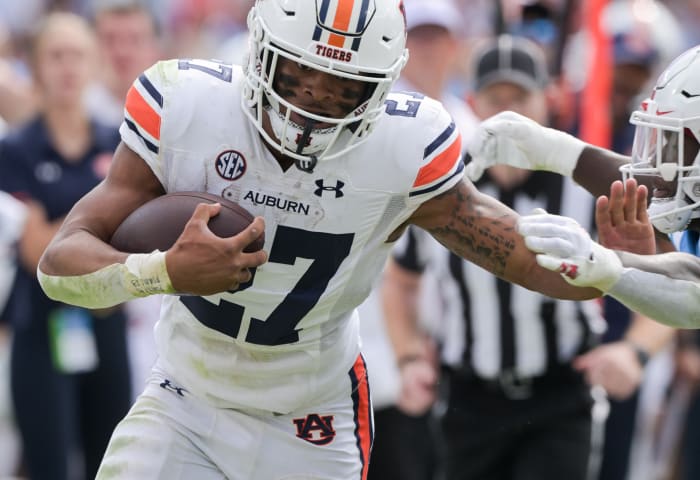 22 – 10/15/22; Oxford, MS, USA; Jarquez Hunter (27) carries ball Auburn vs Ole Miss