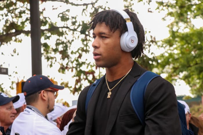 Robby Ashford gets locked in before playing the Hogs on the Plains.