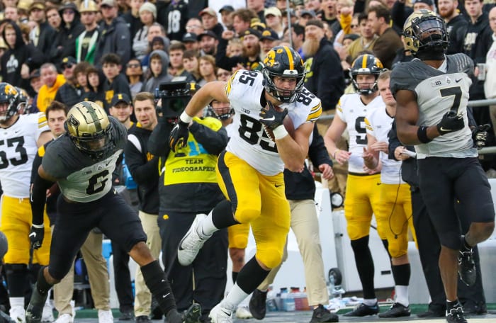 Luke Lachey Stepping into Bigger Role for Iowa - Sports Illustrated ...