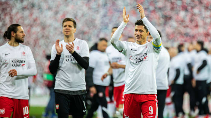 Polska gwiazda Robert Lewandowski wraca na kolejny Puchar Świata