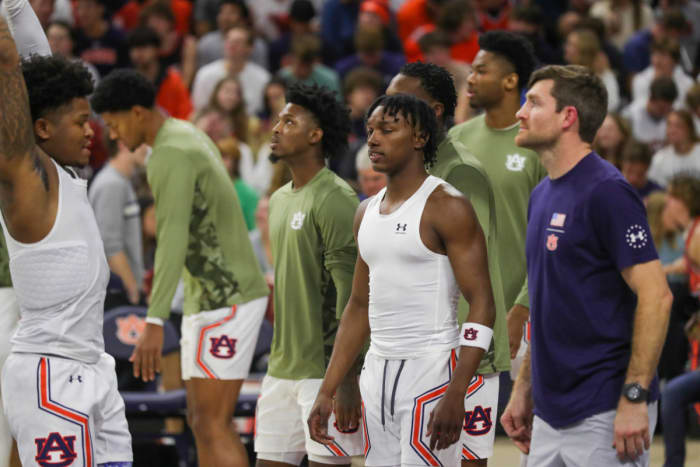 Jalen Harper pregame before Auburn vs South Florida.