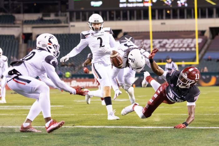 Final Huddle: Cincinnati Bearcats Stifle Temple 23-3 - All Bearcats