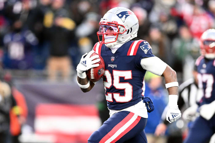 Patriots punt returner Marcus Jones returns the ball for a touchdown to beat the Jets in Week 11.