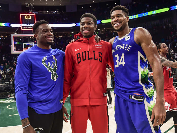 Giannis Antetokounmpo And His Brothers Recreate Iconic Photo - Sports ...