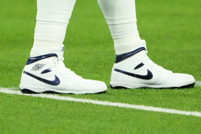 Dak Prescott Wore Retro Air Jordan Cleats in Cowboys Win - Sports ...