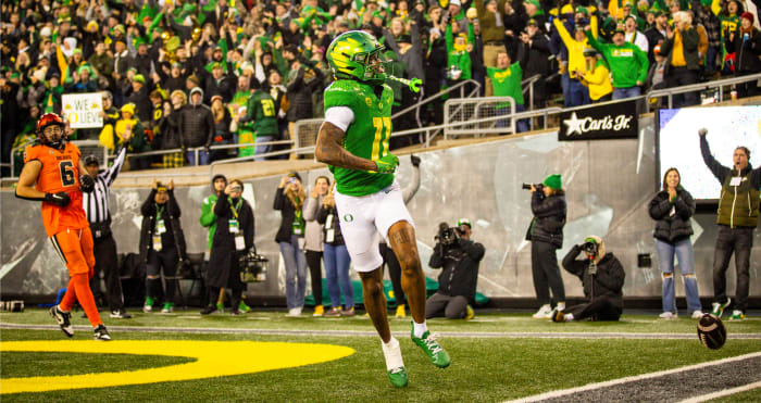 No. 5 Oregon Ducks Clash With No. 3 Washington Huskies In The Pac-12 ...